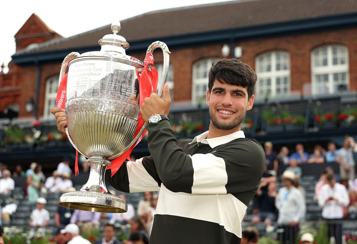 <i>Luke Walker/Getty Images via CNN Newsource</i><br/>Carlos Alcaraz won his second straight Queen's Club title.