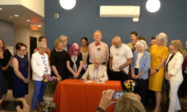 Governor Kotek signs homeless shelters bill