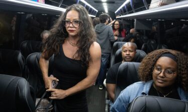 Texas state lawmakers board a bus in Carol Stream