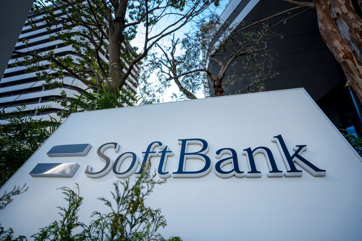 🌍STOCK REPORT:  **"SoftBank Scommette su Intel: Un'Acquisizione da 2 Miliardi che Riscossa il Settore dei Semiconduttori"**