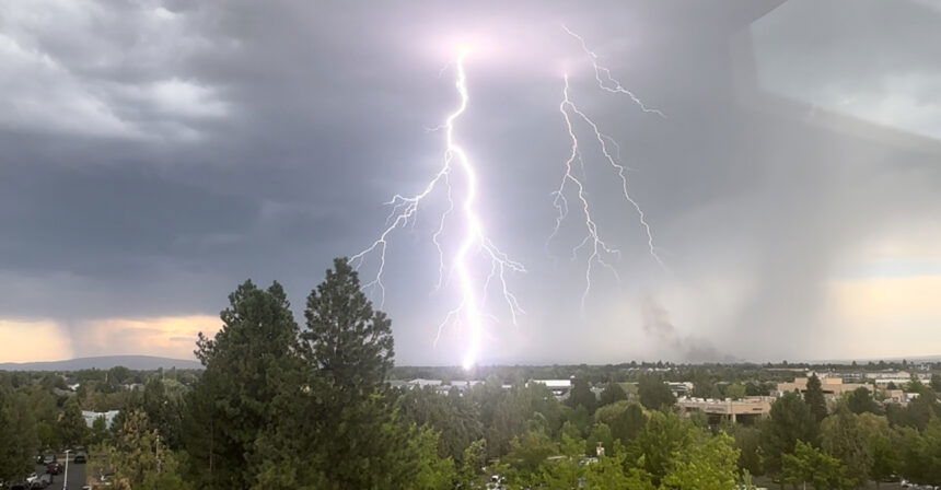 lightning-Chelsea-Hansen-860x448.jpeg